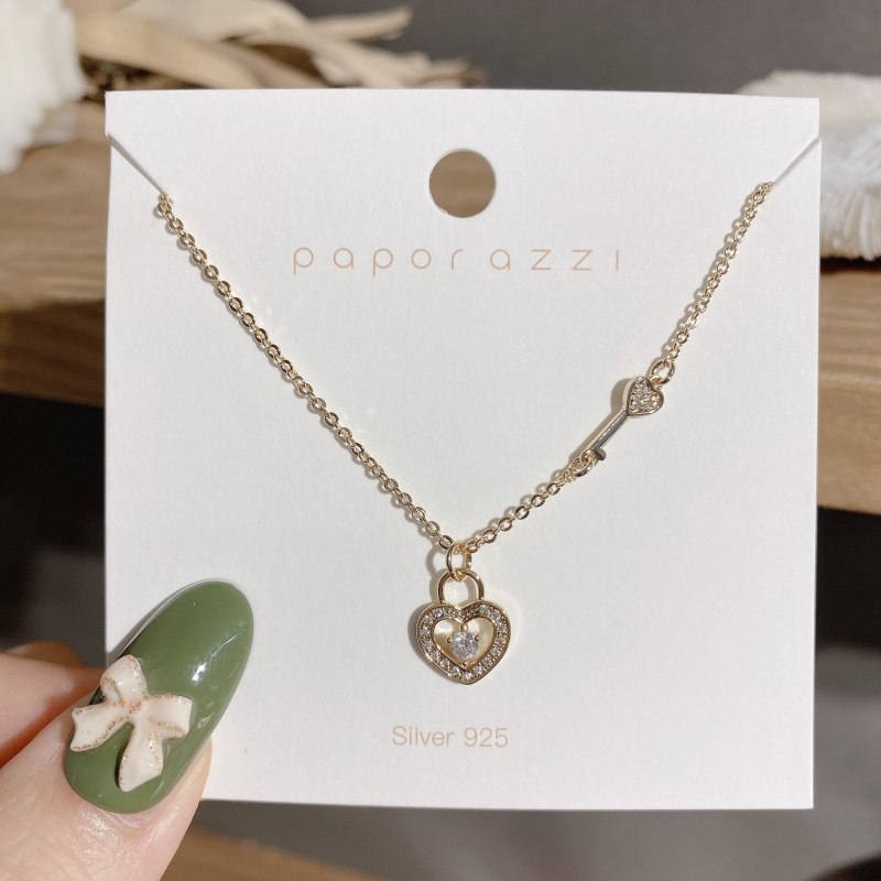 Korean Style Simple and Fresh Lady Necklace Retro Design Heart Lock Necklace Zircon Micro-Inlaid Clavicle Chain Wholesale