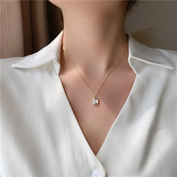 Unique Creative Simple Lock Shell Necklace for Women New Fashion Elegant Zircon Clavicle Chain Necklace