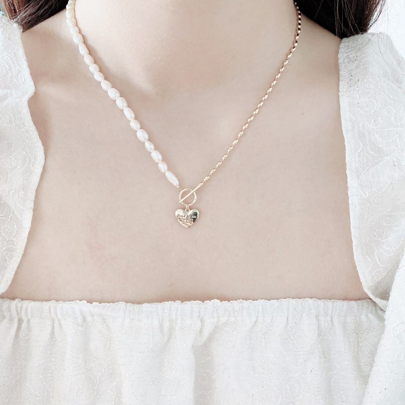 Design Love OT Buckle Clavicle Chain Affordable Luxury Fashion Stitching Freshwater Pearl Necklace Simple Commute Necklace
