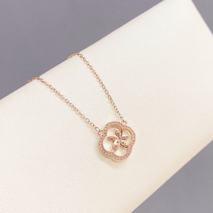 Fashionable Four-Leaf Clover Rose Gold Necklace Niche Design Micro Inlaid Zircon Clavicle Chain Hot Selling Necklace Trendy