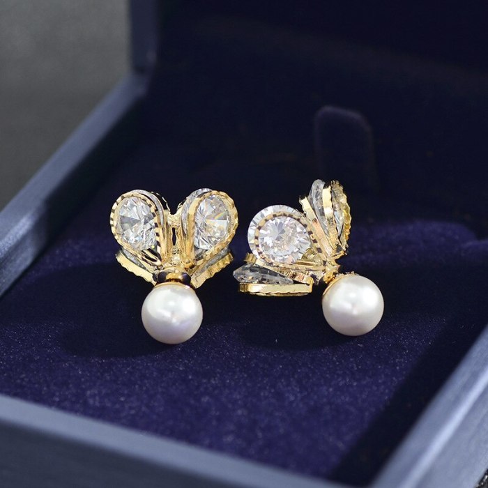 Petal Pearl Earrings Elegant Socialite Three-Dimensional Sterling Silver Needle Earrings Micro Inlaid Zircon Flower Earrings