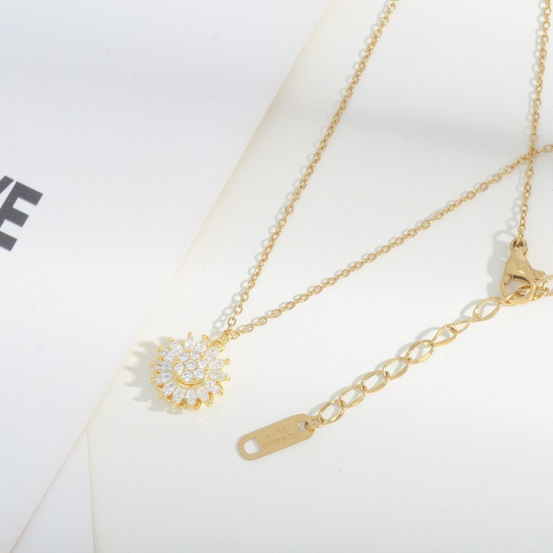 Korean Fashion Rotatable Little Daisy Necklace Female Micro Inlaid Zircon Design Sense Clavicle Chain Jewelry