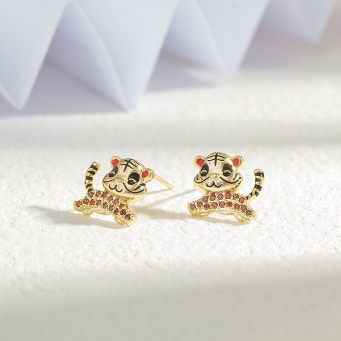 Micro Inlaid Zircon Cute Little Tiger Stud Earrings Female Niche Design Painting Oil Earrings Fashionable and Versatile Earrings