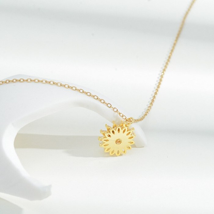Korean Fashion Rotatable Little Daisy Necklace Female Micro Inlaid Zircon Design Sense Clavicle Chain Jewelry