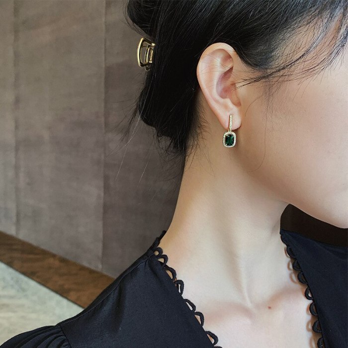 Small Emerald Earrings Female Online Influencer Elegant Earrings New Trendy Simple Vintage Earrings 925 Silver Needle