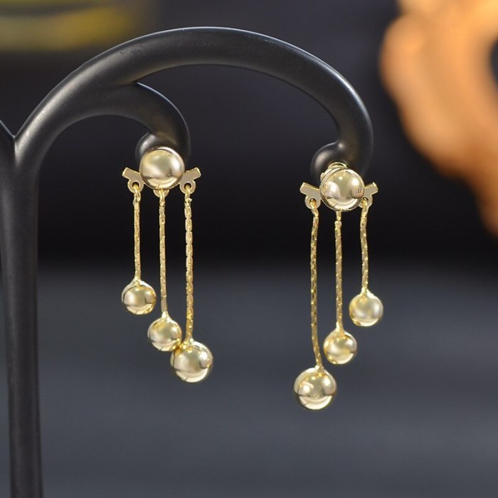 Korean Fashion Earrings Sterling Silver Needle Small Balls Stud Earrings Three-Dimensional Tassel Earrings Exquisite Earrings
