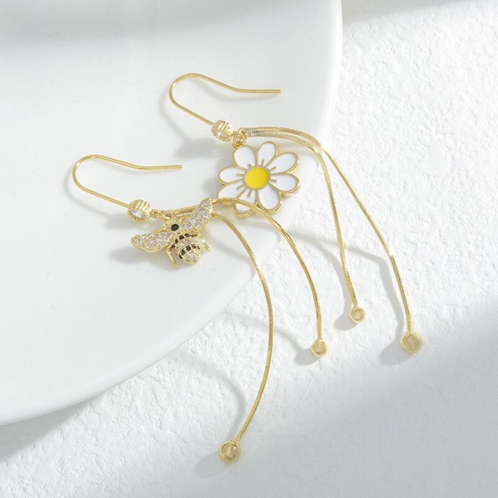 Sterling Silver Needle Freshess Earrings Bee Little Daisy Tassel Stud Earrings for Women New Asymmetric Earrings Jewelry