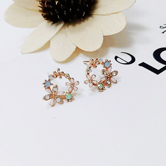 Wholesale New Daisy Stud Earrings Sterling Silver Pin Flower Earrings for Women Jewelry Gift