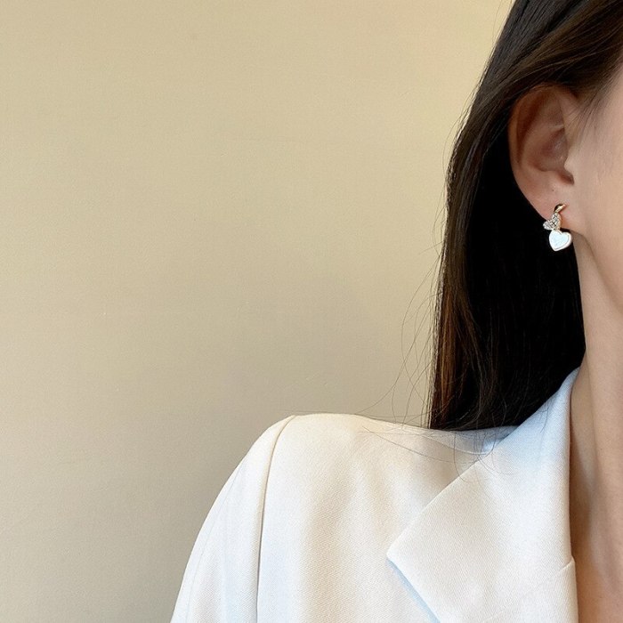 Wholesale Sterling Silvers Needle New Love Heart Earrings Female Stud Earrings Drop Shipping Women Gift