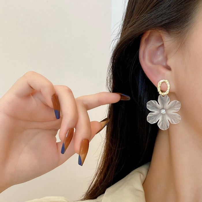 Wholesale 925 Silvers Pin New Daisy White Flower Earrings Female Women Stud Earrings Dropshipping Gift