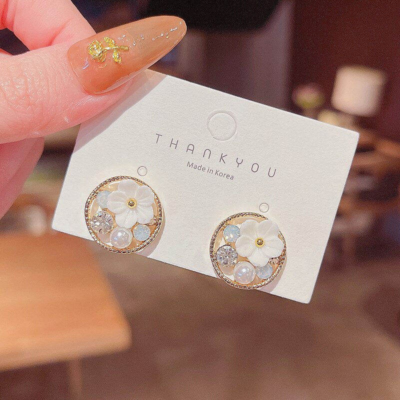 Wholesale Pearl Rhinestone White Flower Stud Earrings Dropshipping Jewelry Women Fashion Gift