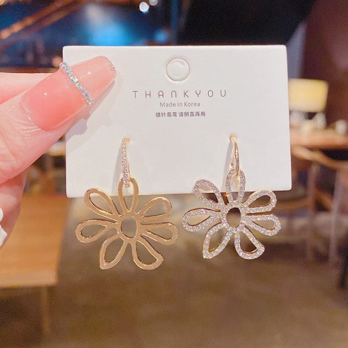 Wholesale Asymmetric Flower Earrings For Women S925 Silver Studs Earrings Dropshipping Jewelry Women Fashion Gift