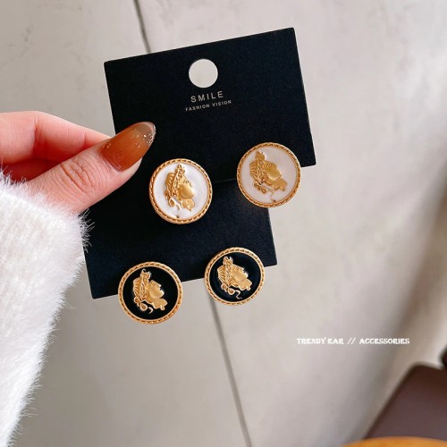 Wholesale Fashion Avatar Earrings Stud Earrings For Women Jewelry Women Gift