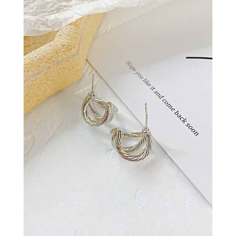 Fashion Distortion Interweave Twist Metal Circle Geometric Round Hoop Earrings for Women Accessories Retro Party Jewelry