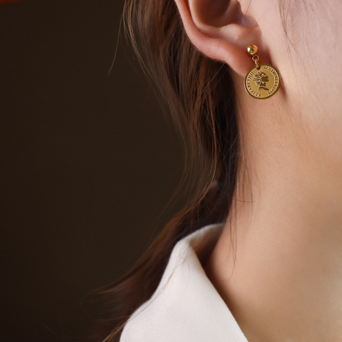 Womens Vintage Queen Elizabeth Head Portrait Earrings Gold Color Stainless Steel Coin Stud Earrings for Girl Female Lady