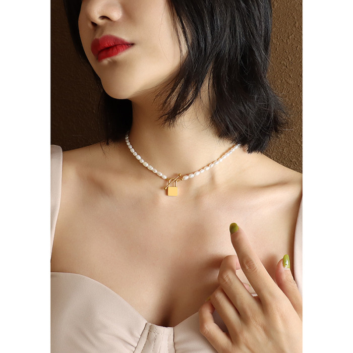 French Romantic Charming Gentle Soft Fresh Water Rice Pearl Love OT Buckle Short Necklace Clavicle Chain Woman