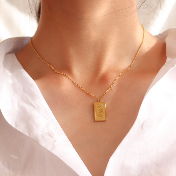 Retro Stainless Steel Necklace 18k Gold Queen Elizabeth Head Square Portrait Pendant Necklace Women Gift