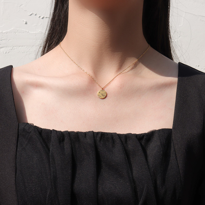 Earth Necklace Woman Simple Planet Pendant Ladies Trenty Elegant Jewelry Girls Designer Korean Zinc Alloy