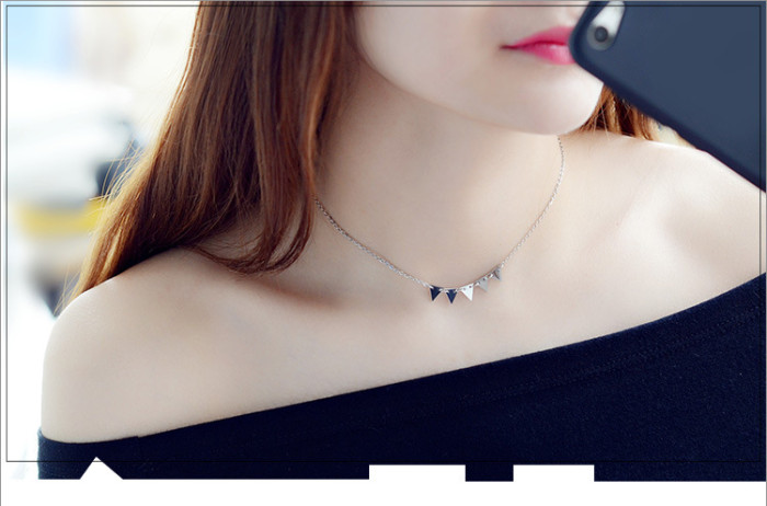 Hot New Triangle Necklace Female Korean Small Fresh Geometric Triangle Pendant Necklace for Women Jewelry
