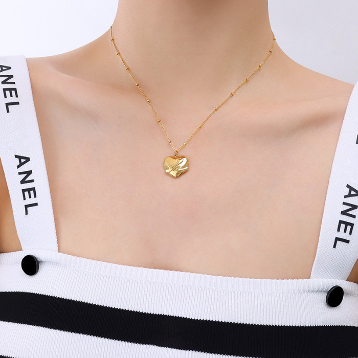 Stainless Steel Embrace Hand Love Pendant Geometric Chain On The Neck Plated Gold Gift For Women Bohemian Style Jewelry