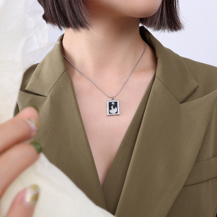 Stainless Steel Photo Frame Pendant White Pearl Design Necklace Woman Ch Vintage Plated Gold For Women Accessories Jewelry