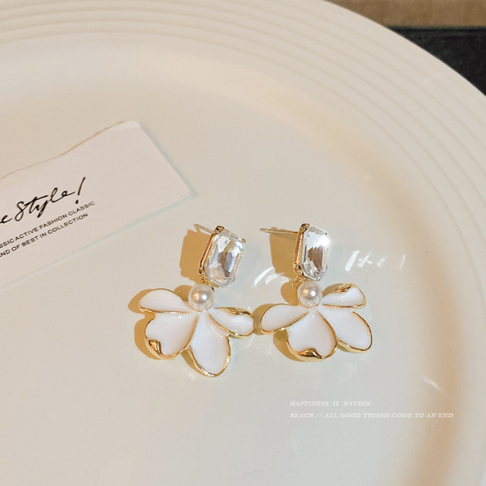 Cute White Petal Leaf Pendant Earrings for Women Gold Plated Square Zircon Stud Earrings Vintage Earrings Jewelry