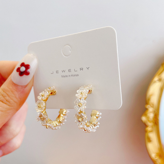 2022 New Arrival Trendy Shell Flower Circle C Shaped Hoop Earrings For Women Fashon Sweet Metal Jewelry