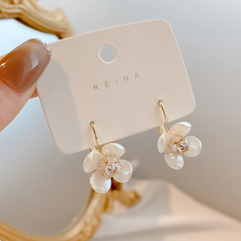 Small White Arcylic Flower Earrings Clear Crystal Flowers Drop Dangle Earrings for Women Statement Jewelry Gifts