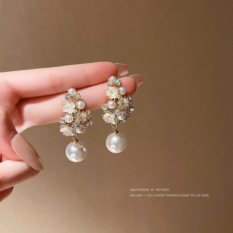 New Arrival Simulated Pearl Vintage Geometric Simple Micro Inlaid Hollow Flower Pearl Women Dangle Earrings