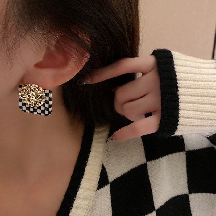 Black White Square Stud Earrings for Women Vintage Bohemia Statement Metal Checkerboard Korean Earring Fashion Jewelry