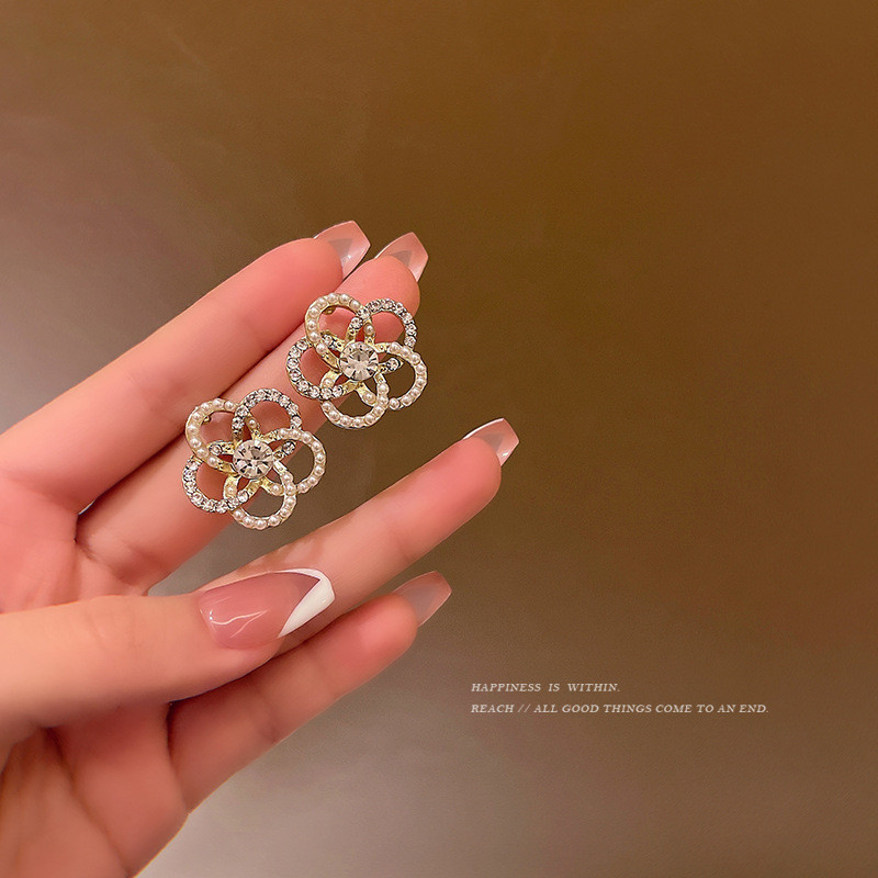 Fashion Hollow Flower Petal Pearl Stud Earrings Korean Cute Small Star Earrings for Women Girls Kids Ear Jewelry Gift Wholesale