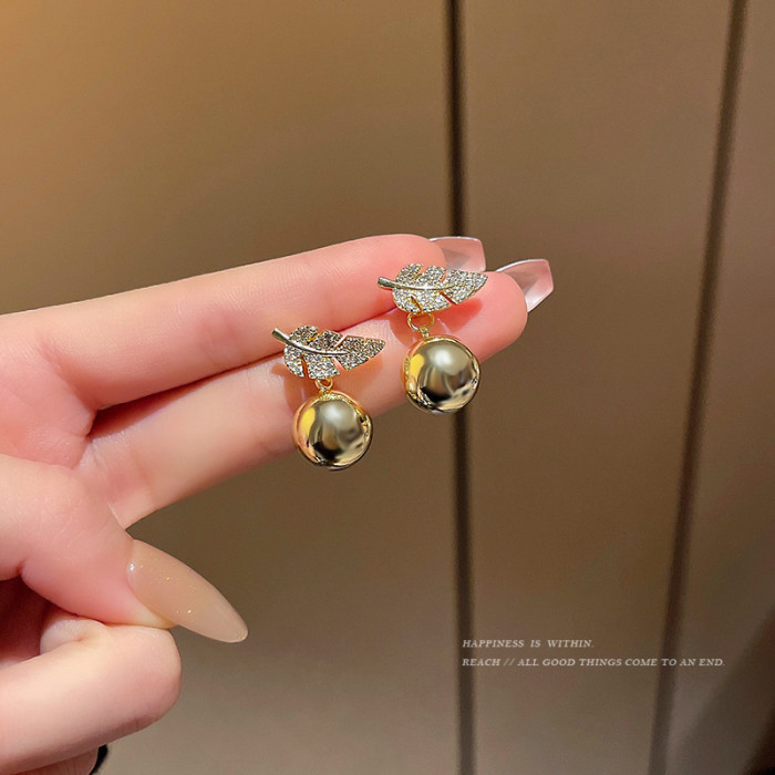 Exquisite Flower Leaves Pearl Stud Earrings For Women Rhinestone Bohemia Earrings Girls Trend Party Ear Studs Piercing Jewelry