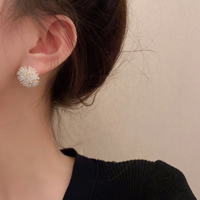 Luxury Arrival Stud Earrings Women Classic Retro Shell Flower Ball Earrings Female Eelgant Jewelry