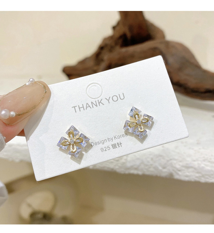 Delicate Romantic White Flower Stud Earrings with Tiny Cz Paved Gold Color Earring for Cute Girls Lady Women Shiny