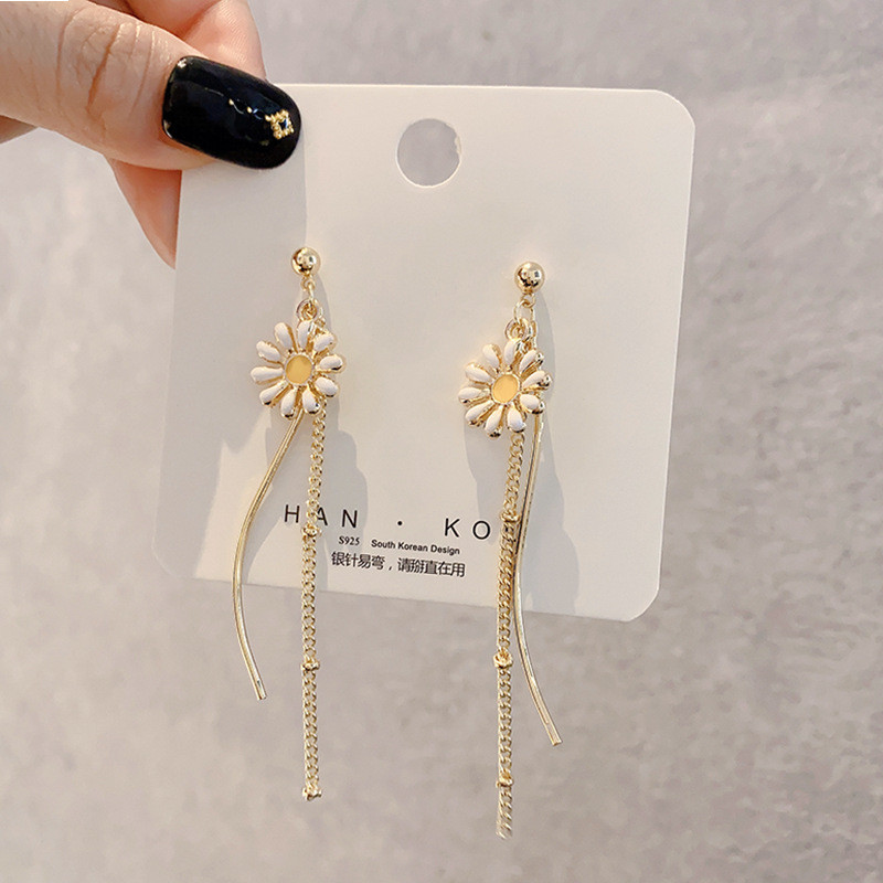 Korean Fashion Daisy Flowers Tassel Stud Earrings for Women Girls Elegant Butterfly Boho Hanging Earrings Kpop Summer Jewelry
