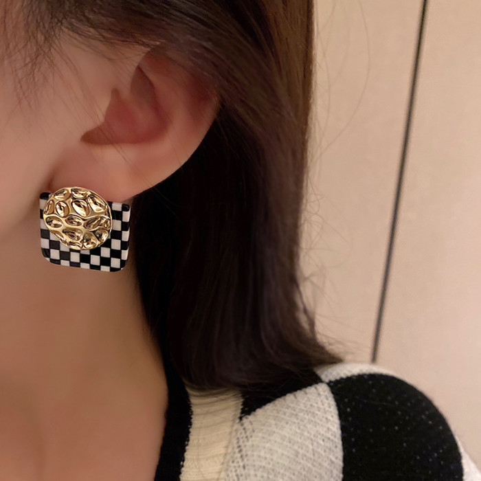 Black White Square Stud Earrings for Women Vintage Bohemia Statement Metal Checkerboard Korean Earring Fashion Jewelry