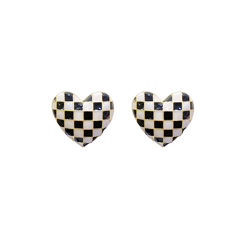 Luxury Design Original Chessboard Lattice Shape Peach Heart Stud Earrings for Woman Halloween Party Gotih Girls Fashion Jewelry