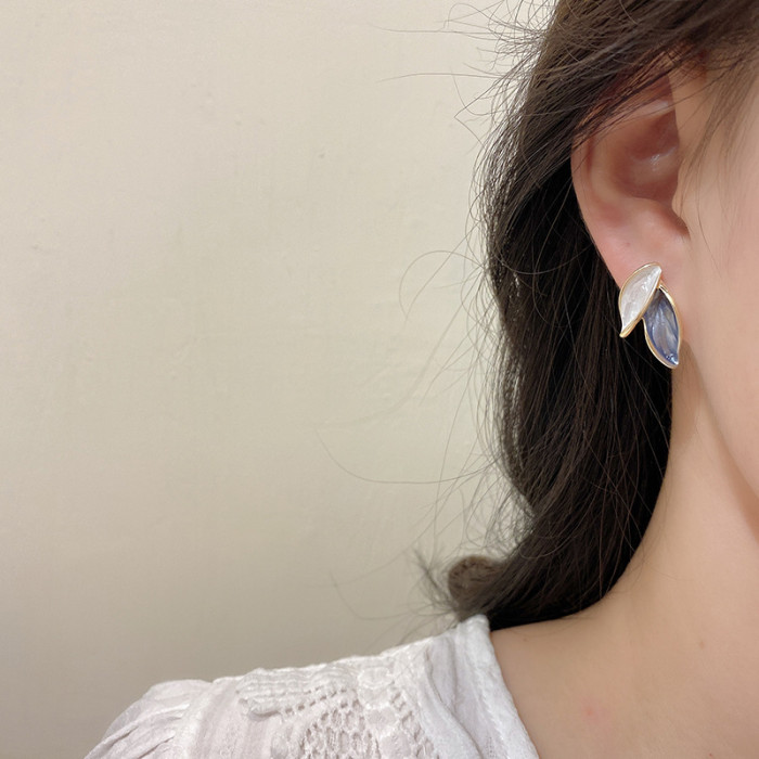 Korean Style Simple Enamel Leaf Shape Clip on Earrings No Pierced for Girls Gold Color Cuff Piercing Earrings Ear Clip a387