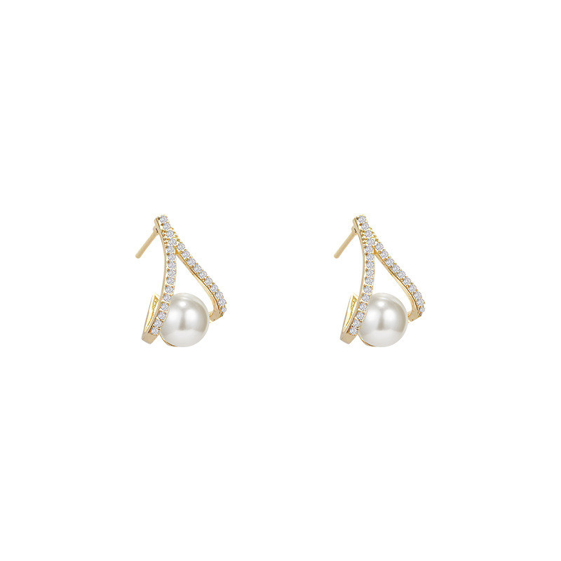 Trendy Korean Pearl Bohemia Triangle Earrings Female Trendy Hollow Earrings Plated White Fungus Jewelry