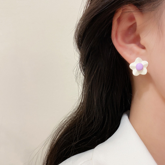 Korean Cute Small Flower Stud Earrings for Women Fresh and Sweet Statement Earring Girl Fashion Jewelry
