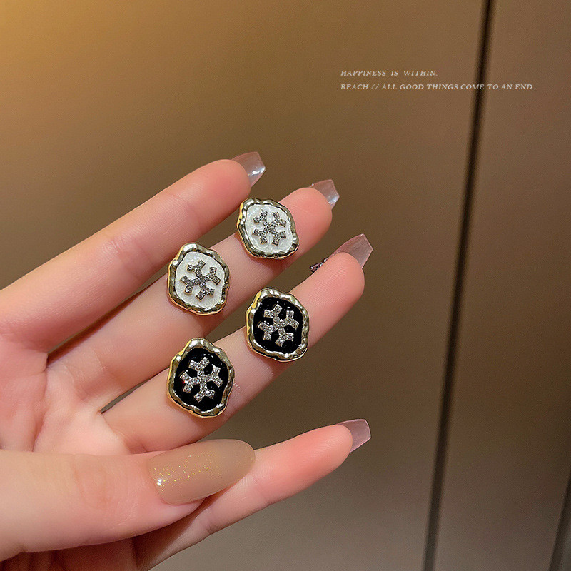 Retro Irregular Metal Black White Enamel Stud Earrings Zirconia Snowflake Ear Studs for Women Korean Fashion Jewelry