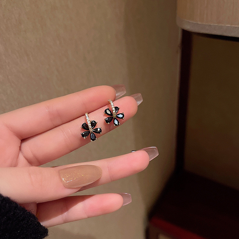 Fashion Black Zircon Flower Earrings 2022 New Korean Dark Girl Simple Sweet Trendy Niche Design Party Gift Jewelry