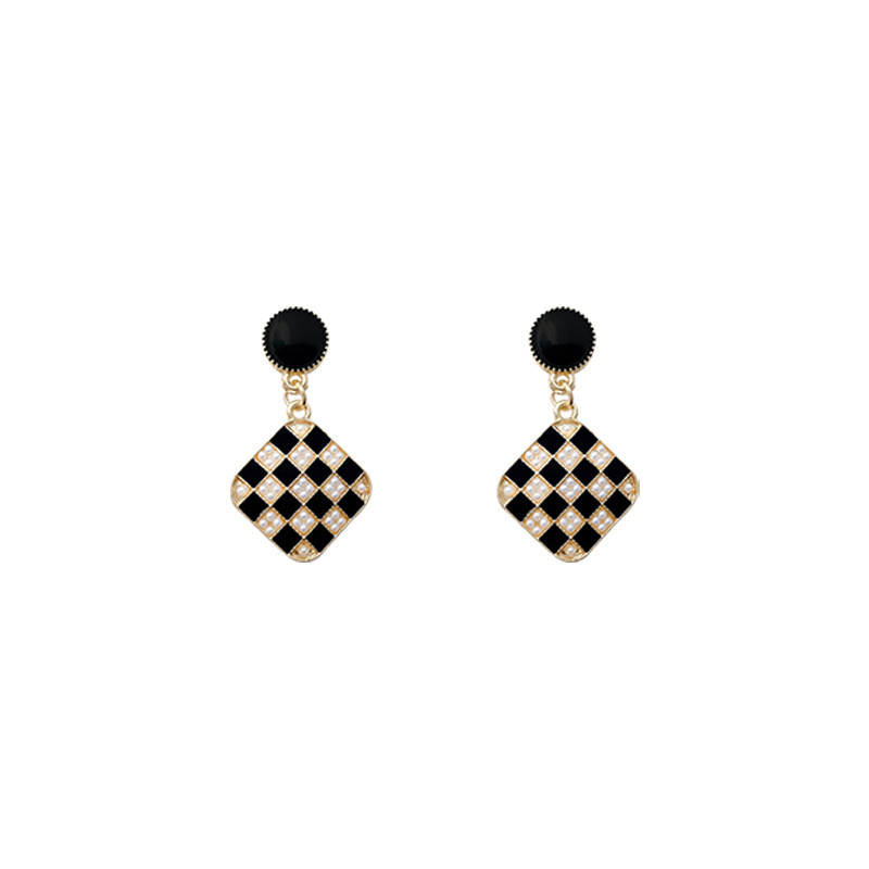 Fashion Checkerboard Earrings High End Black and White Lattice Ladies Earrings 2022 New Style Temperament Gentle