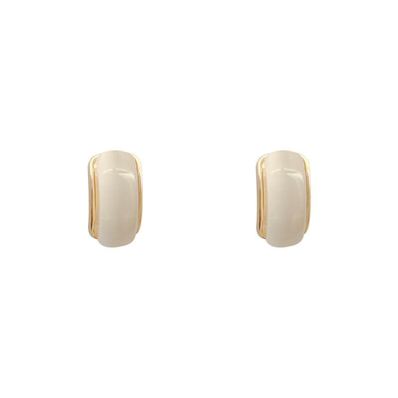 Retro Style C Shaped Earrings Luxury Simple Half Round White Resin Opal Stone Ear Clip Earrings No Piercing Female