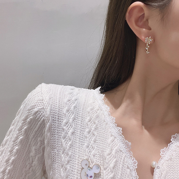 Korean Luxury Design Hot Sale Fashion Jewelry Personality Flowers Earrings Metal Copper Inlaid Zircon Earrings for Women