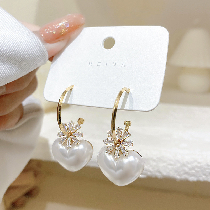 2022 Trendy Korean Fashion Luxury Heart Pearl Drop Hoop Earring for Women Girls C Shape Dangle Earring Elegant Aesthetic Vintage