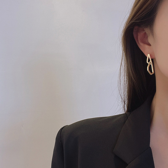 Korean irregulares Acrylic Earrings Stud Women White Geometric Style Cute Drop Earring Kpop Fashion Jewelry