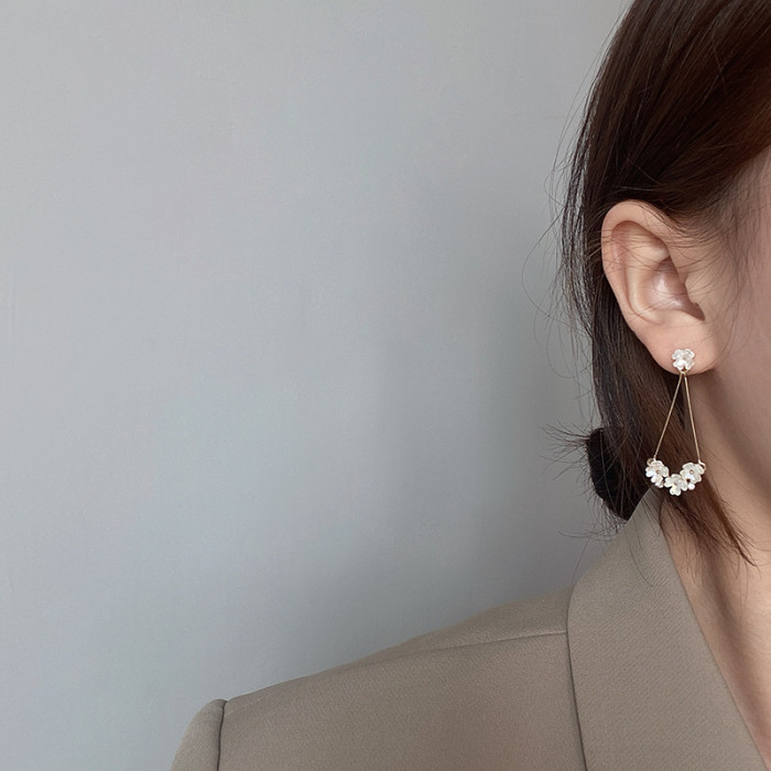 New Small Daisy Long White Seashell Drop Flower Ear Stud Earrings for Woman Girl Jewelry