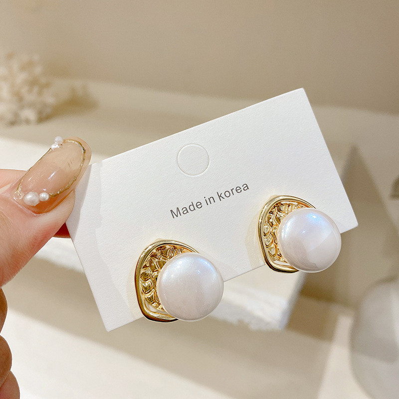 Simple Metal Flat Imitation Pearl Stud Earrings Women's Elegant Popular Holiday Jewelry Accessories