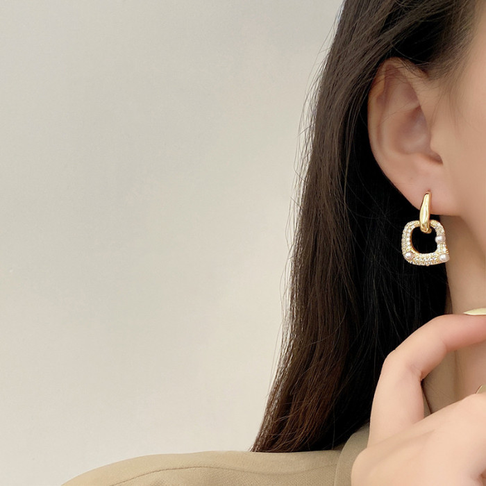 Rhinestone Hollow Square Earrings For Women Luxury Trendy Short Fashion Stud Earrings Jewelry Accessories
